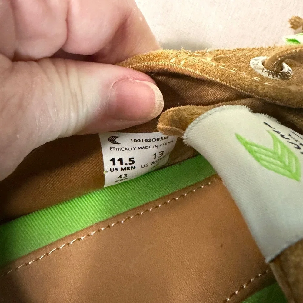 Cariuma Low Top Sneakers Unisex 11.5/13‎ Tan Suede Casual Comfort Sustainable